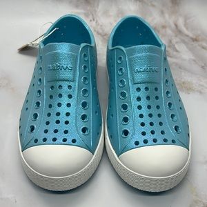 NWT Native Jefferson Iridescent Kids Shoes